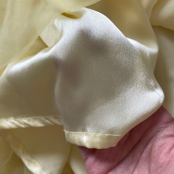 Fresh Yellow Belle Dress with Lace detailing- Girls - 4–5years - Used - Picture 10 of 13